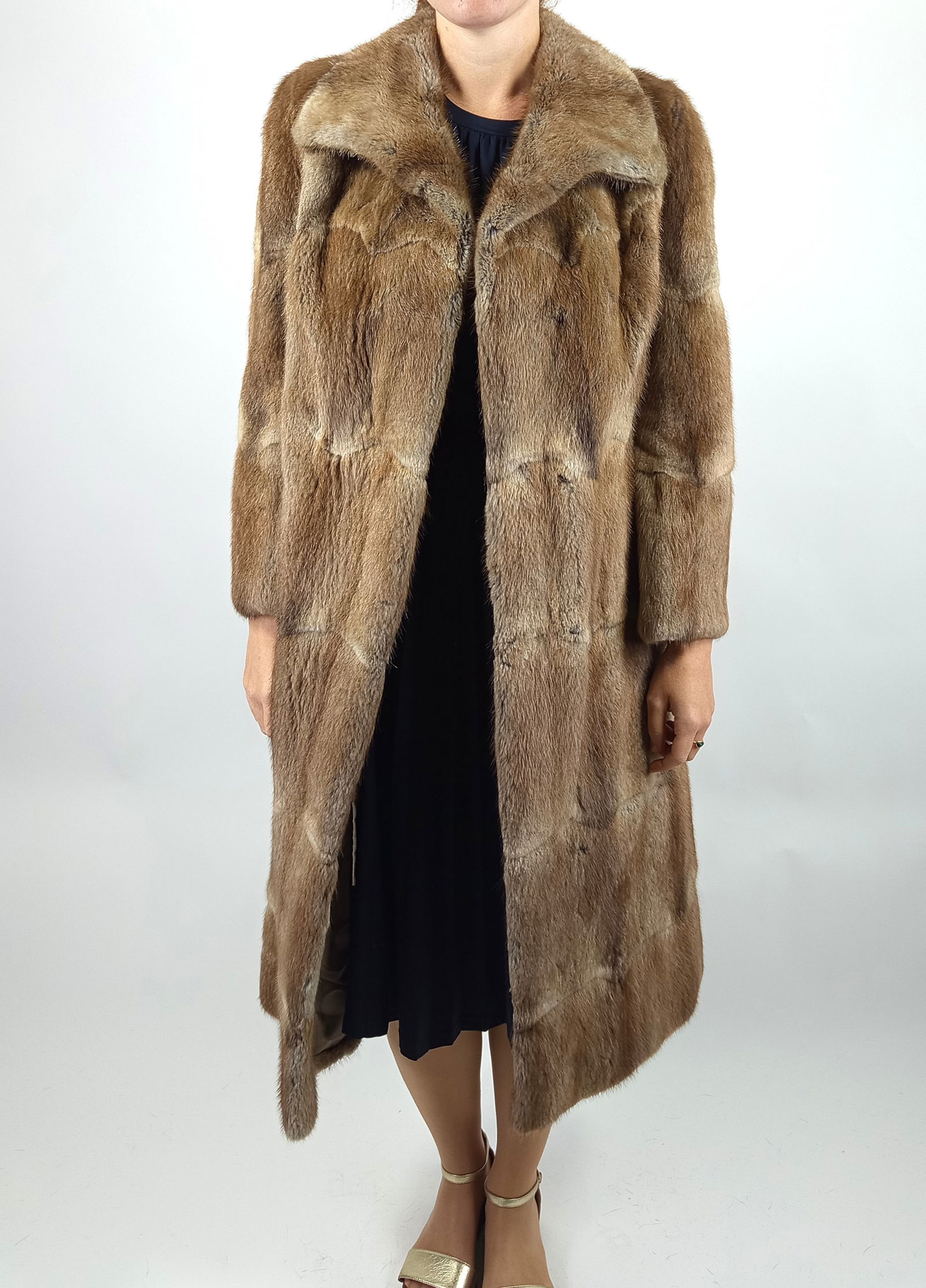LONG MUSKRAT FUR COAT EU: L ; US: 16 - 9