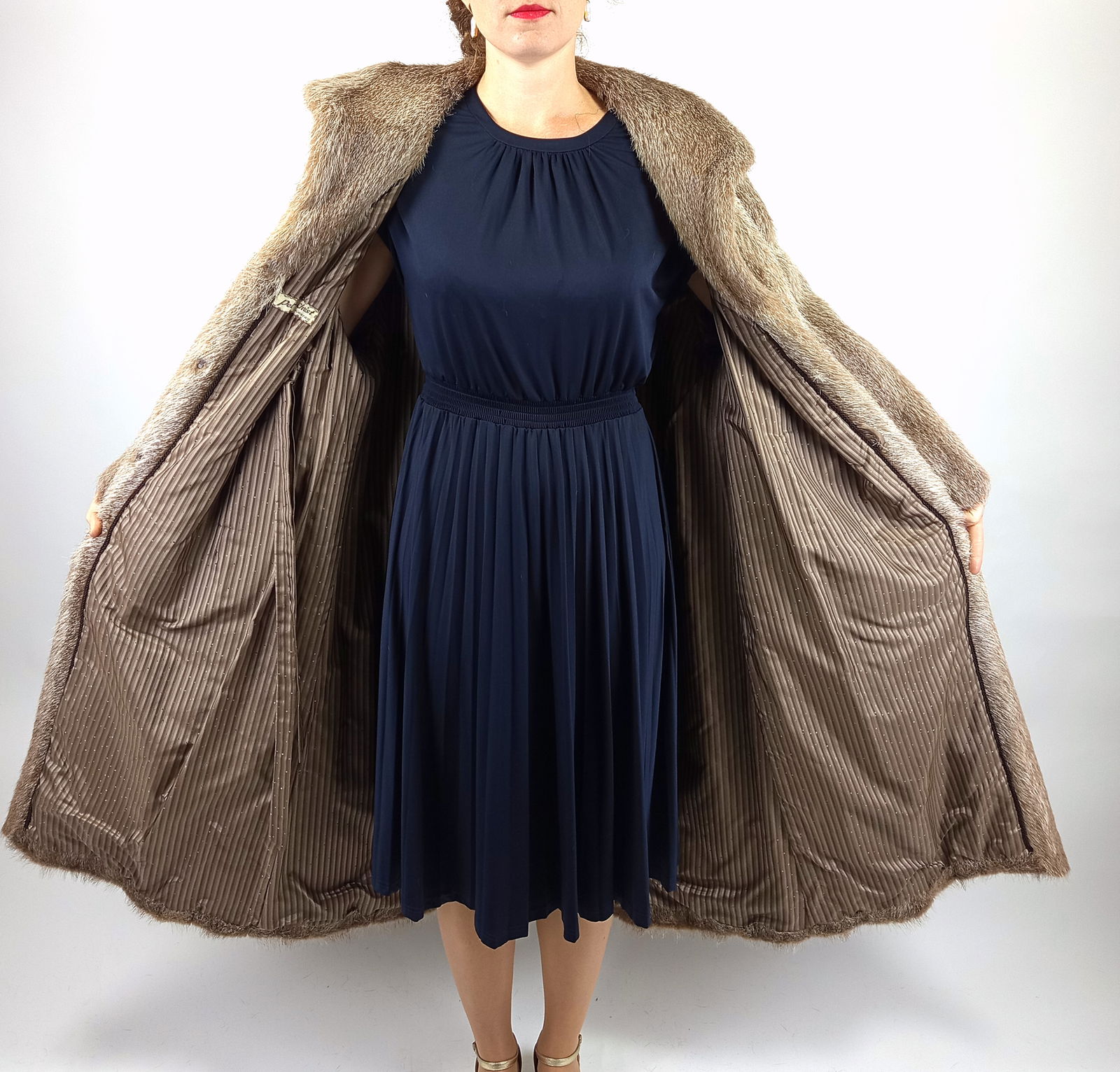 BLONDE NUTRIA FUR COAT EU: XXL ; US: 24 - 10