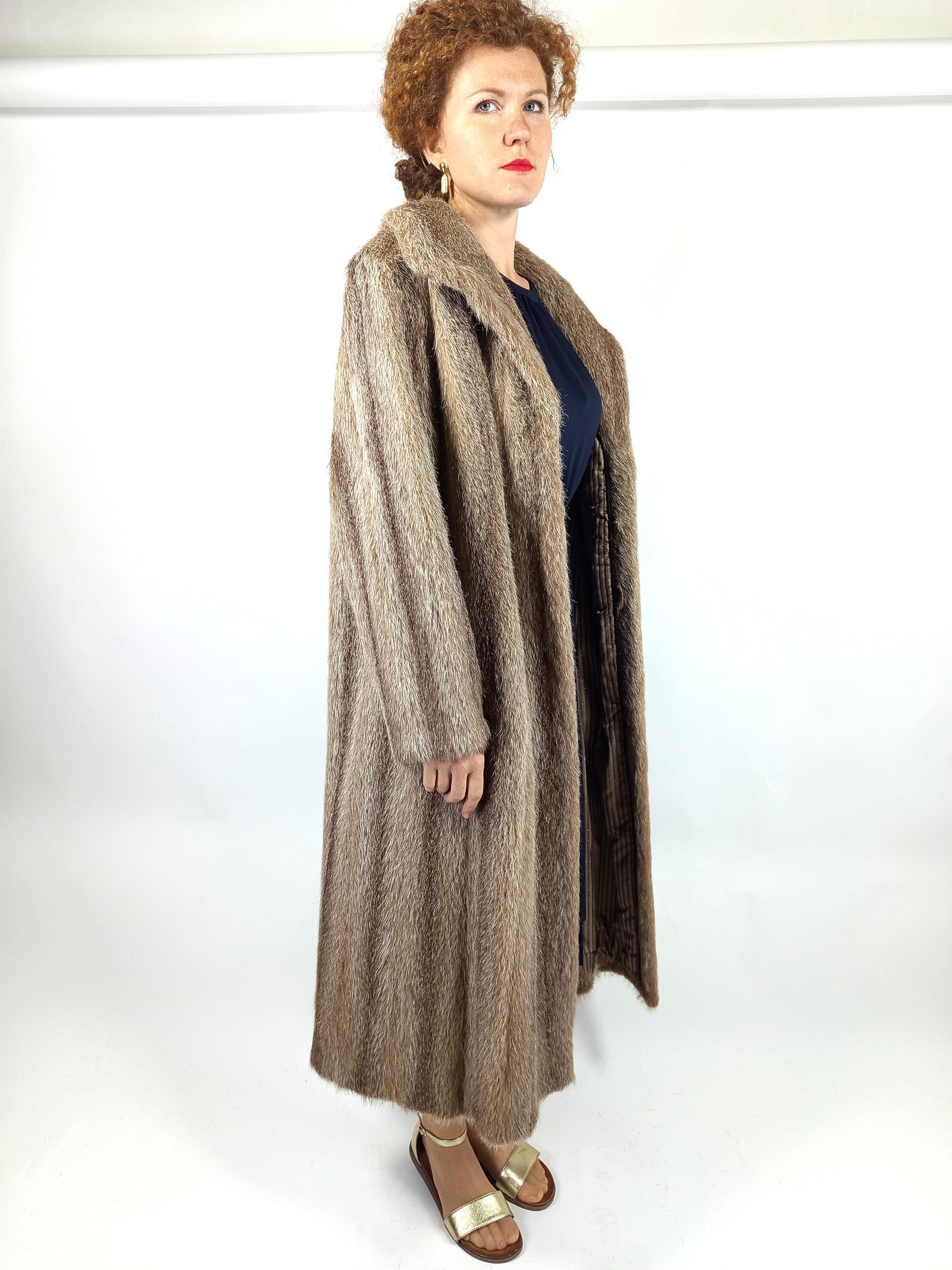 BLONDE NUTRIA FUR COAT EU: XXL ; US: 24 - 9