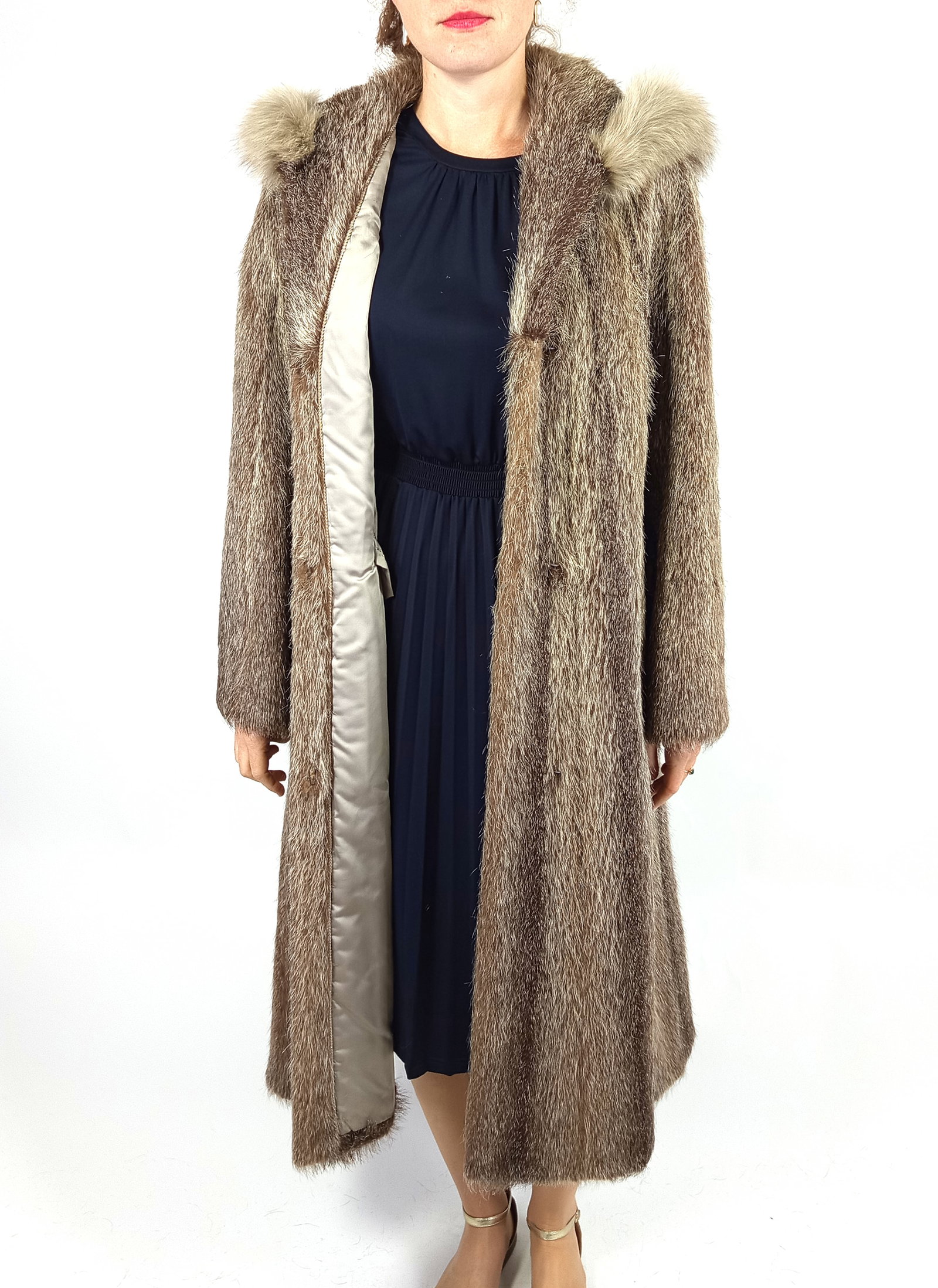 NUTRIA FUR COAT EU: XL ; US: 20 - 4