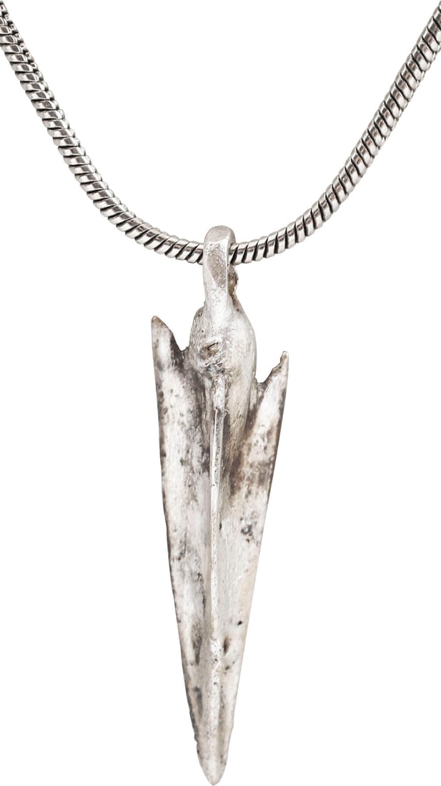 FINE ROMAN MILITARY ARROWHEAD NECKLACE, C.100 BC: Bronze with slightly tapered socket with three veins transitioning to pyramidal tip. Just under 7/8” (0.84”) length plus the suspension loop. Usually lost on the battlefield and not often