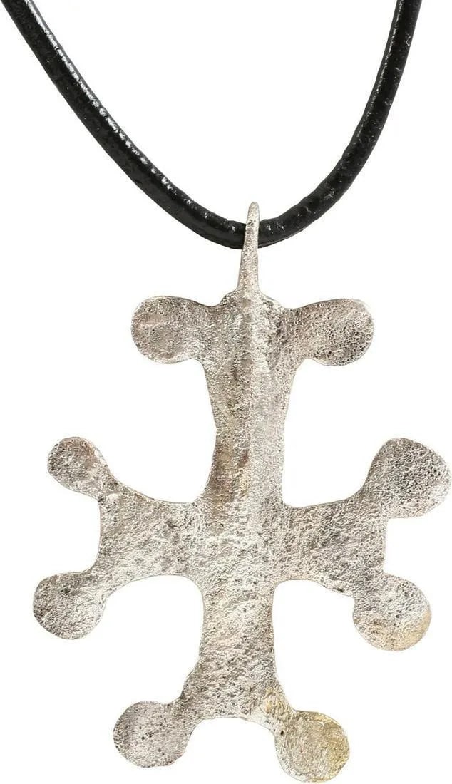 FINE LARGE MEDIEVAL EUROPEAN CROSS PENDANT - 2