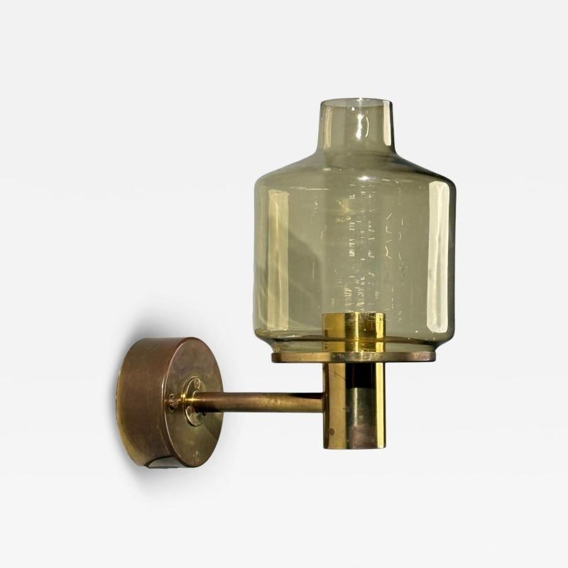 Hans-Agne Jakobsson, Wall Light, Brass, Glass, Sweden, 1960s: Title: Hans-Agne Jakobsson, Wall Light, Brass, Glass, Sweden, 1960s Description: Hans-Agne Jakobsson, Swedish Mid-Century Modern, Wall Light or Wall Sconce, Brass, Glass, Sweden, 1960s A single patina