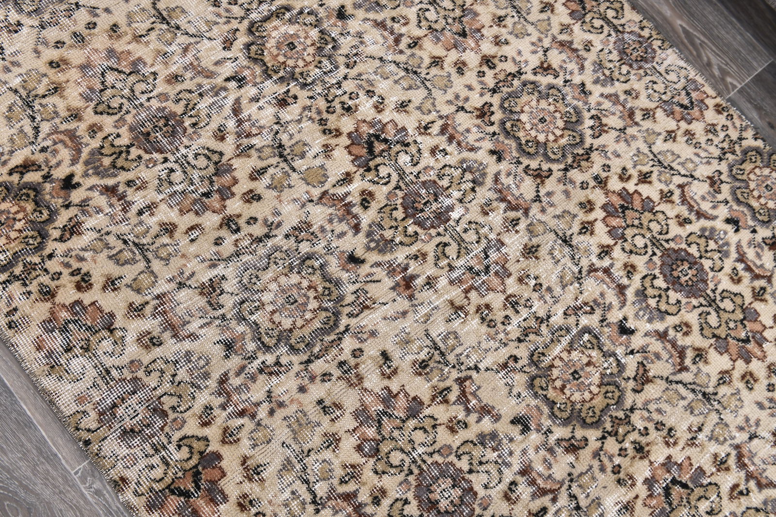 3'9'' x 6'9'' Vintage Wool Runner Rug - 244006 - 4