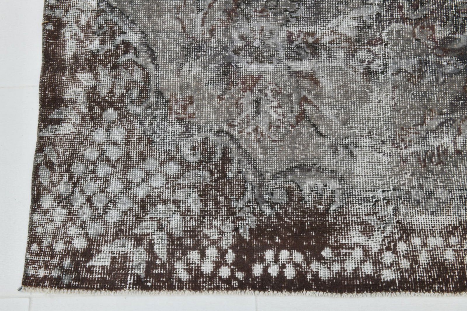 6'3'' x 10'2'' Handmade Vintage Wool Rug - 23031 - 12