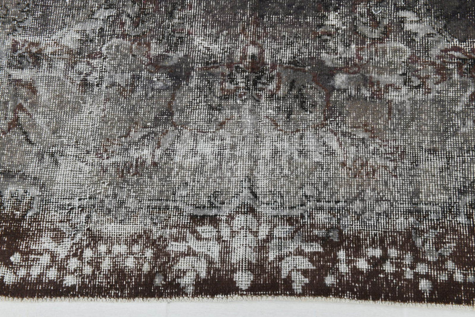 6'3'' x 10'2'' Handmade Vintage Wool Rug - 23031 - 13