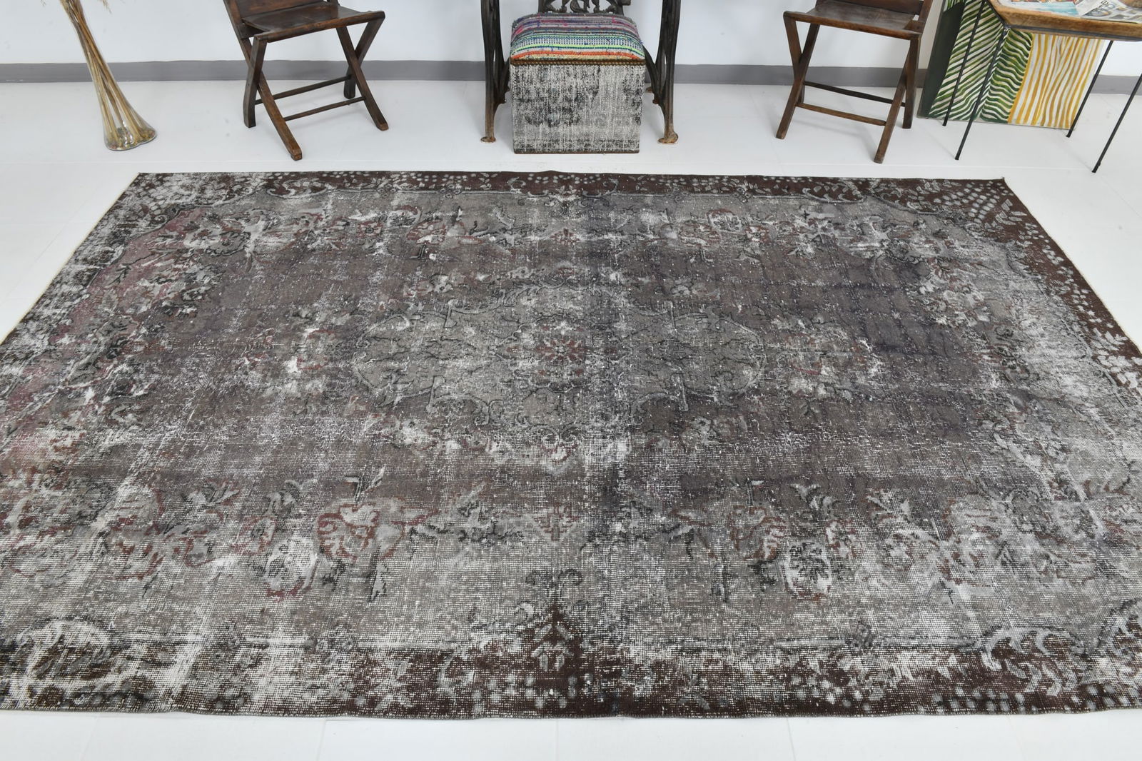 6'3'' x 10'2'' Handmade Vintage Wool Rug - 23031 - 3