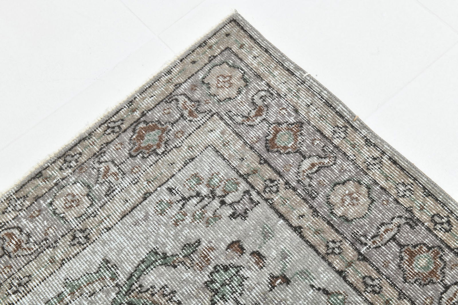 5'6'' x 9'0'' Handmade Vintage Wool Rug - 6991 - 10