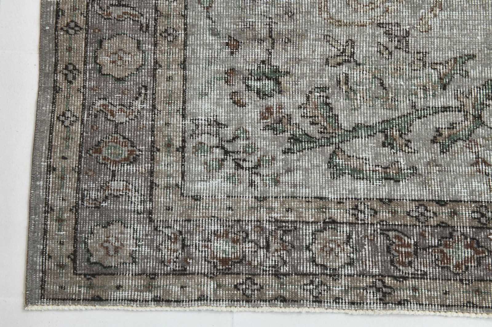 5'6'' x 9'0'' Handmade Vintage Wool Rug - 6991 - 11