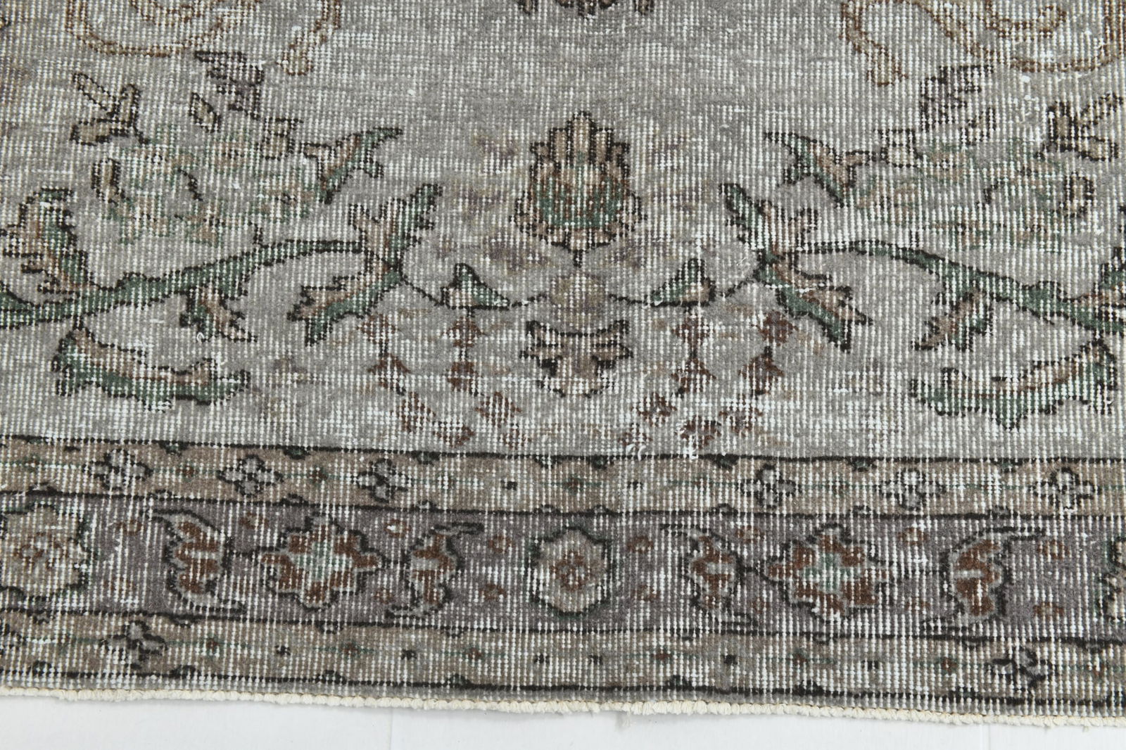 5'6'' x 9'0'' Handmade Vintage Wool Rug - 6991 - 12