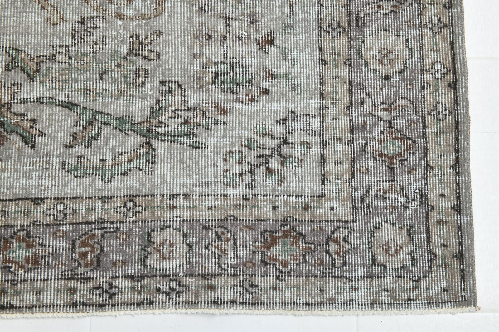 5'6'' x 9'0'' Handmade Vintage Wool Rug - 6991 - 13