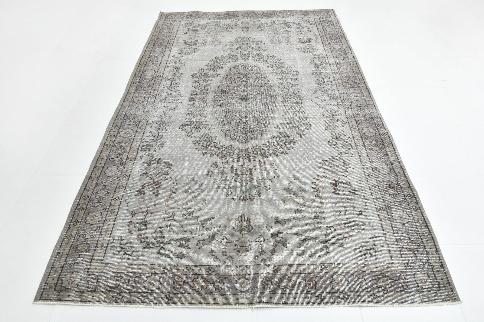 5'6'' x 9'0'' Handmade Vintage Wool Rug - 6991 - 18