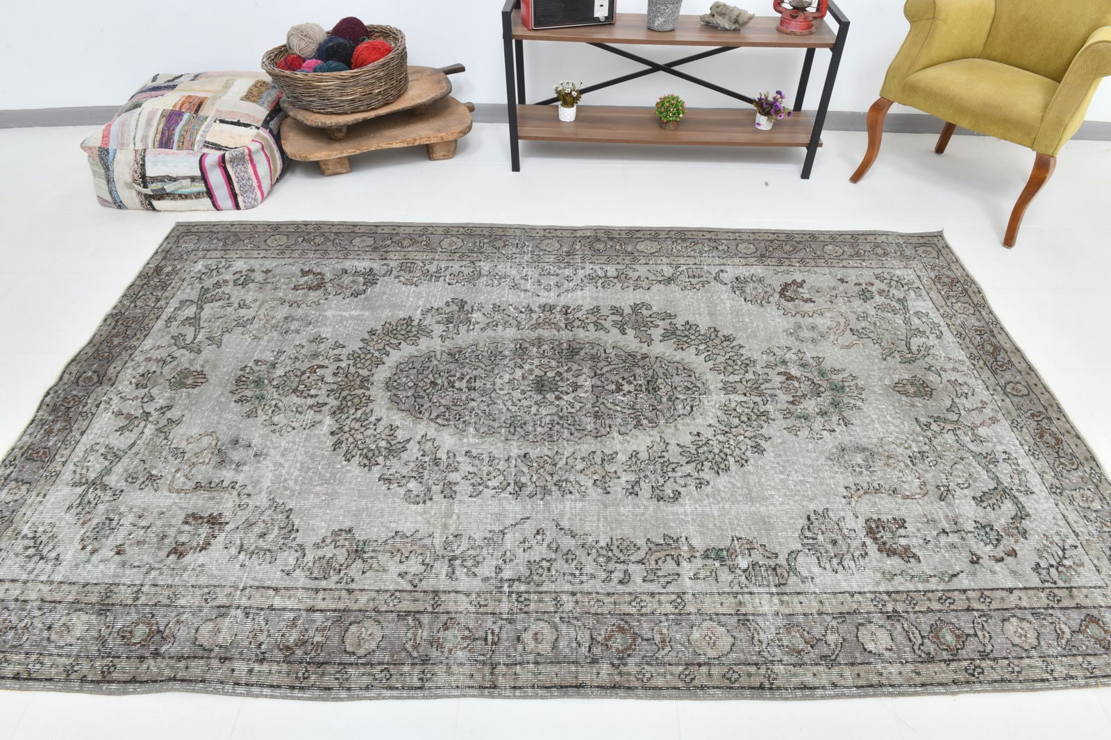 5'6'' x 9'0'' Handmade Vintage Wool Rug - 6991 - 3