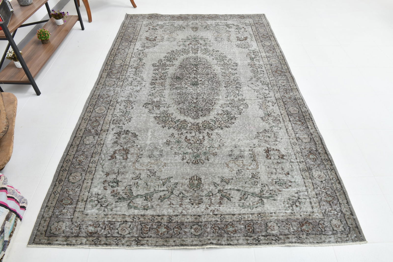 5'6'' x 9'0'' Handmade Vintage Wool Rug - 6991 - 5