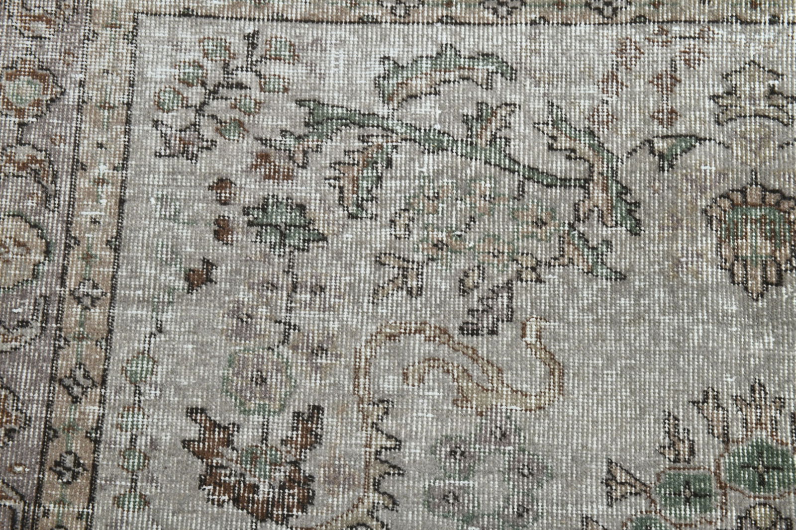 5'6'' x 9'0'' Handmade Vintage Wool Rug - 6991 - 9