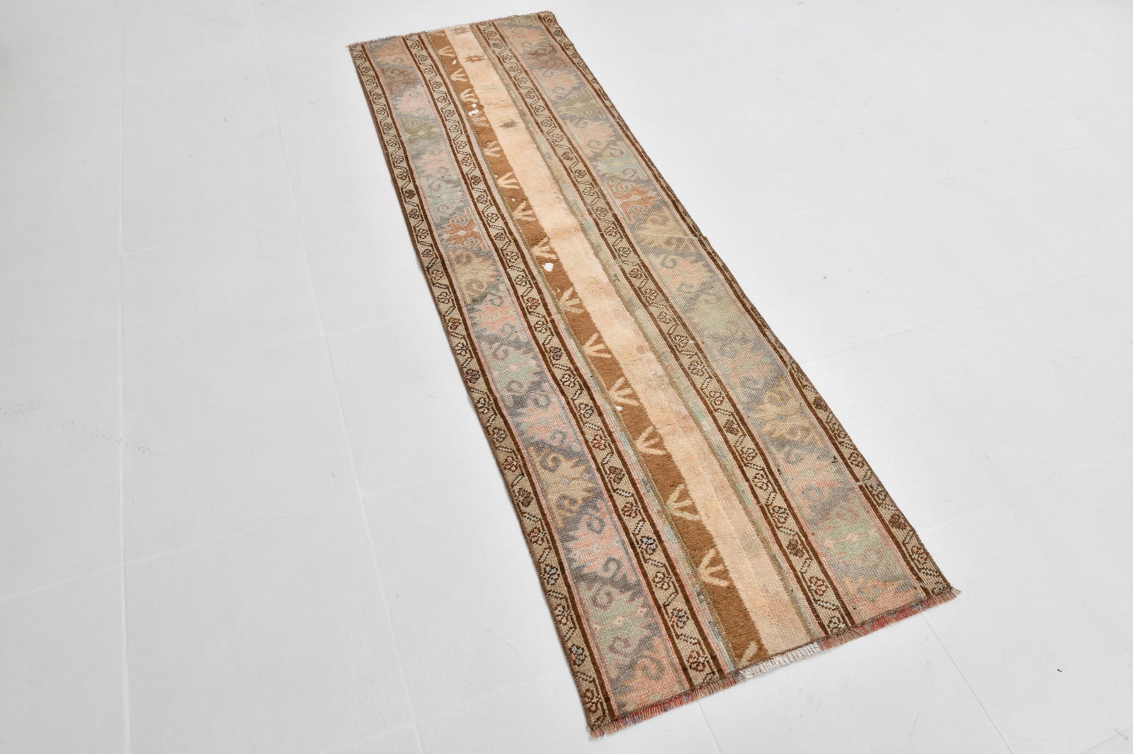 2'1'' x 6'8'' Turkish Vintage Runner Rug - 21593 - 17