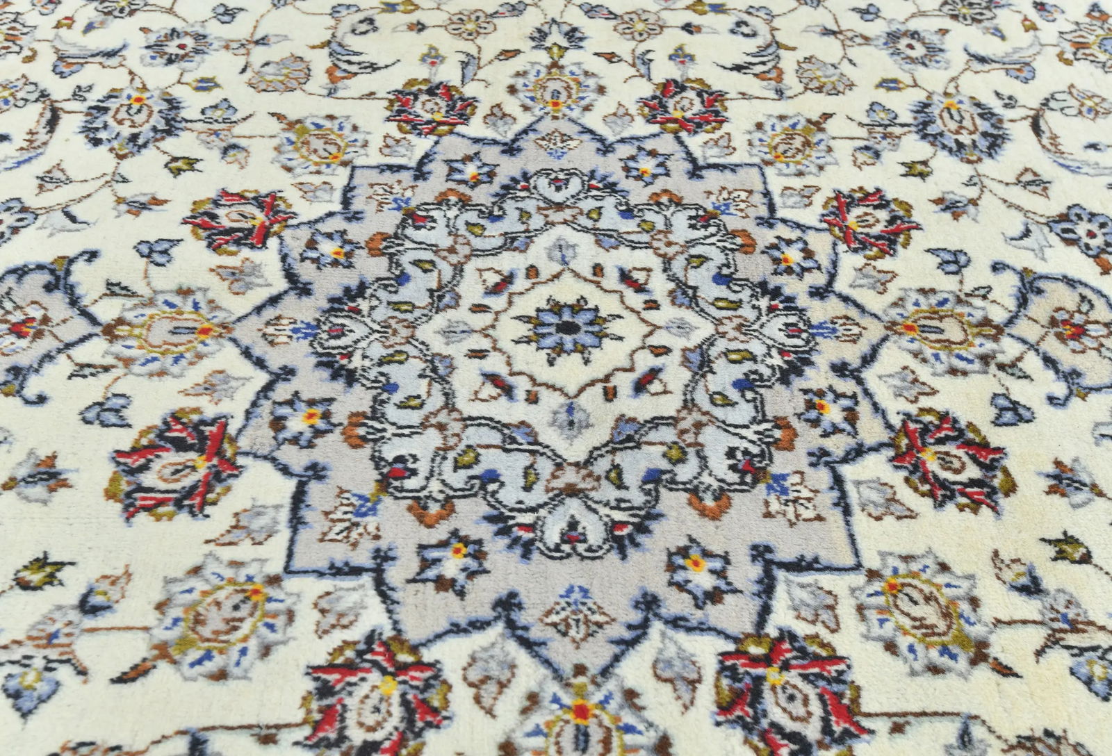 Vintage Cream Traditional 6'5X9'4 Kashan Persian Rug - 5