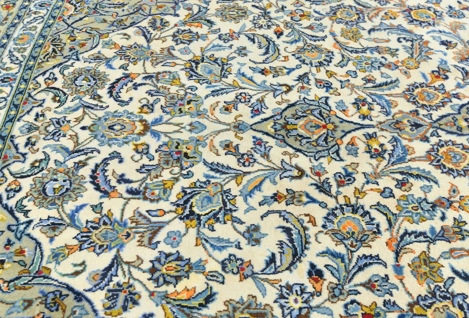 Semi Antique Cream Traditional 7X11 Kashan Persian Rug - 6