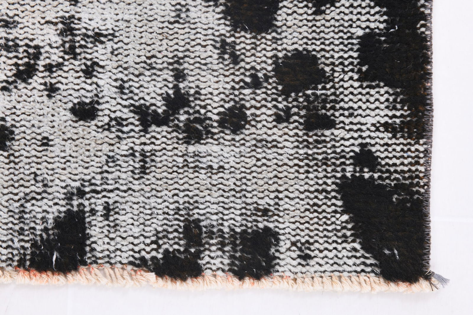 5'2'' x 7'11'' Handmade Vintage Wool Rug - 5049 - 11