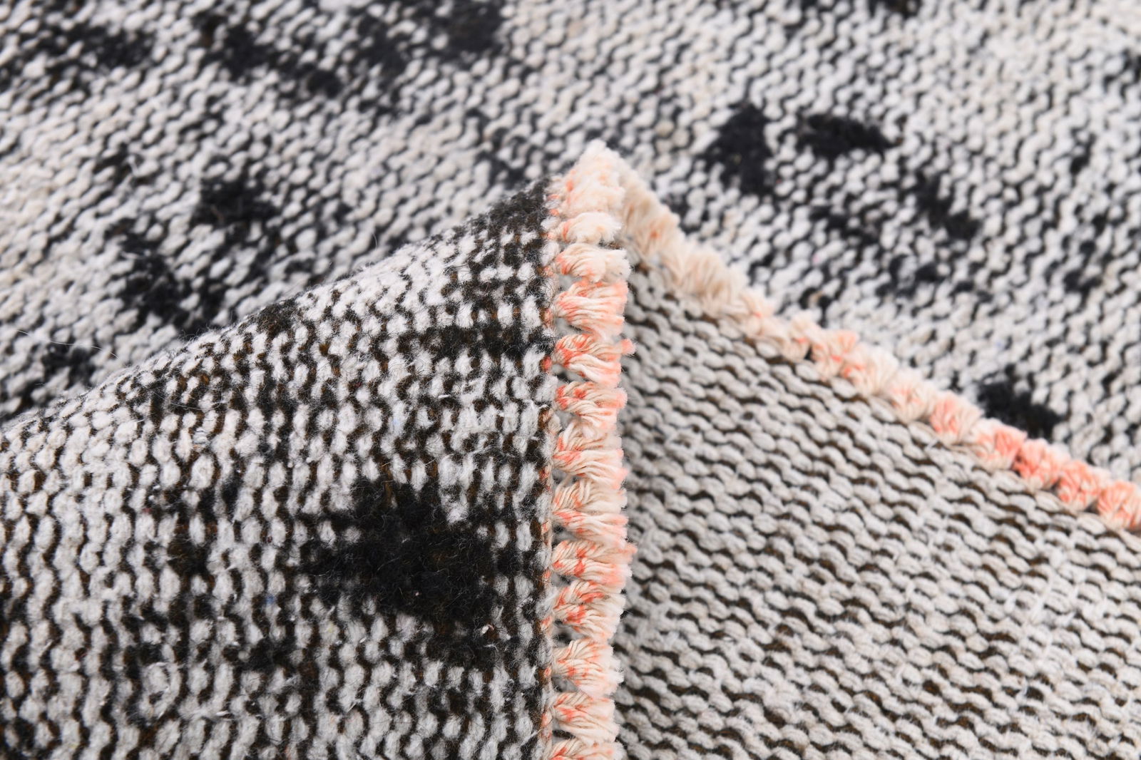 5'2'' x 7'11'' Handmade Vintage Wool Rug - 5049 - 16