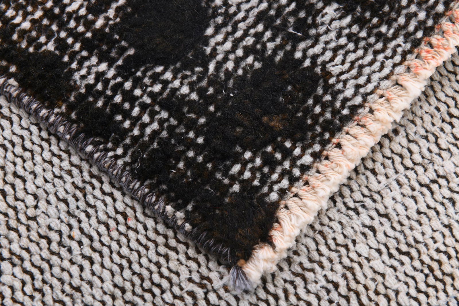 5'2'' x 7'11'' Handmade Vintage Wool Rug - 5049 - 17