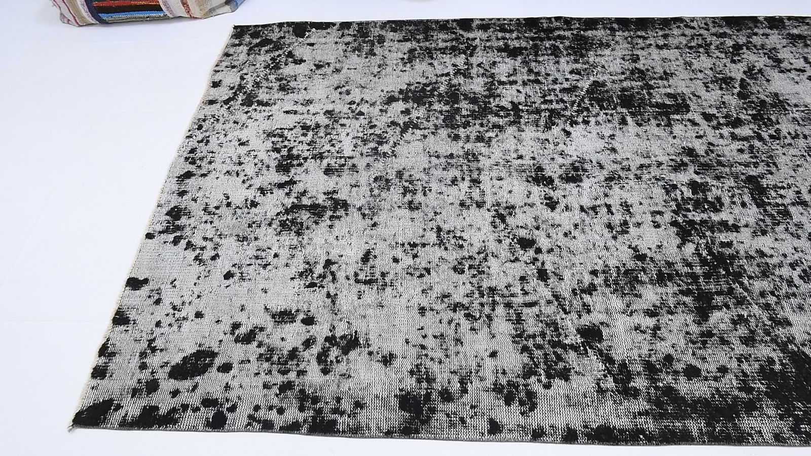 5'2'' x 7'11'' Handmade Vintage Wool Rug - 5049 - 18