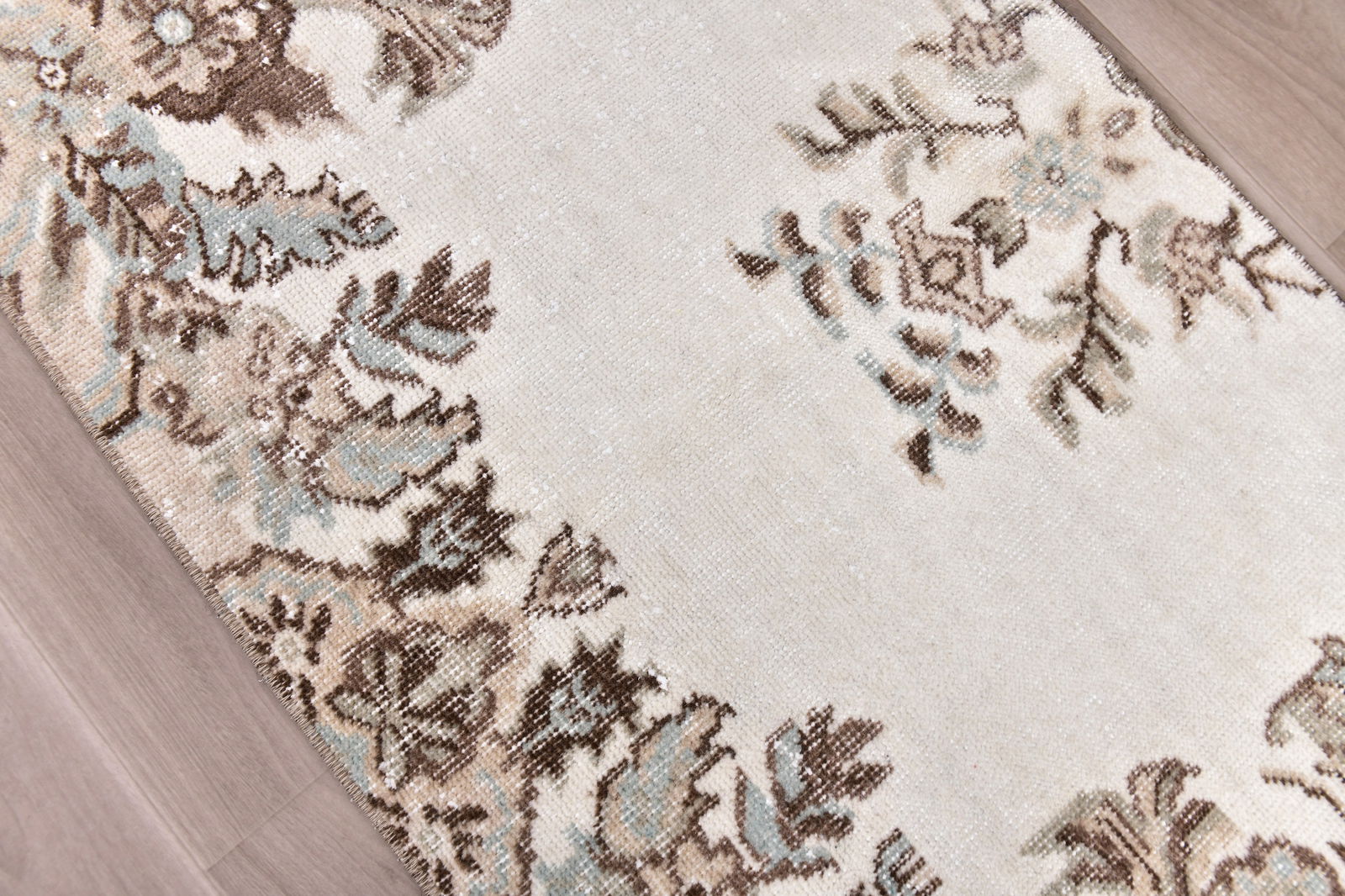 2'3'' x 5'5'' Turkish Vintage Runner Rug - 240479 - 4