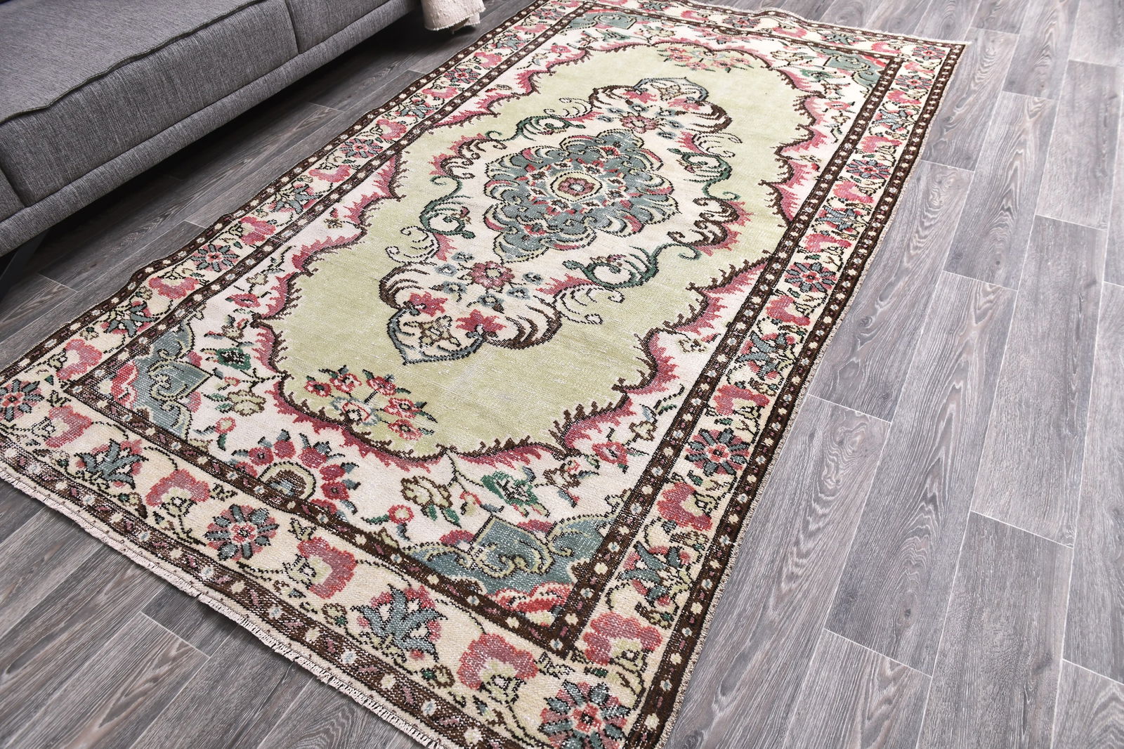 5'2'' x 8'9'' Handmade Vintage Wool Rug - 244805 - 2