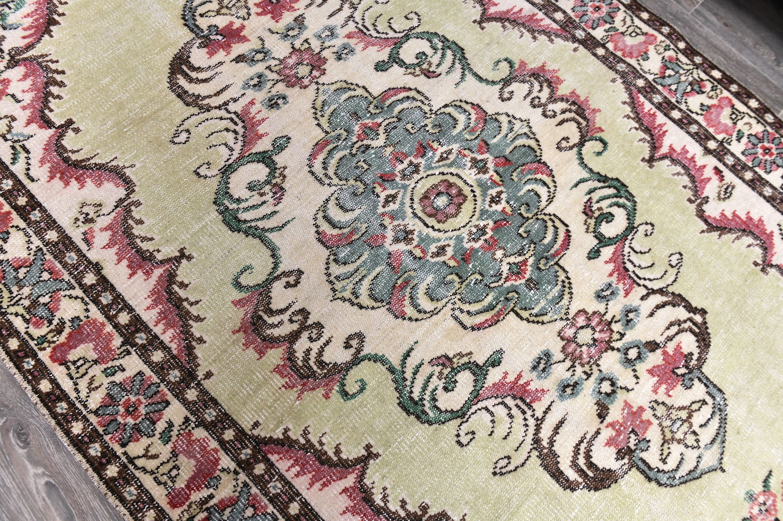 5'2'' x 8'9'' Handmade Vintage Wool Rug - 244805 - 4