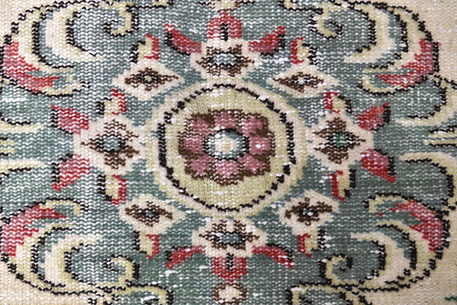 5'2'' x 8'9'' Handmade Vintage Wool Rug - 244805 - 6