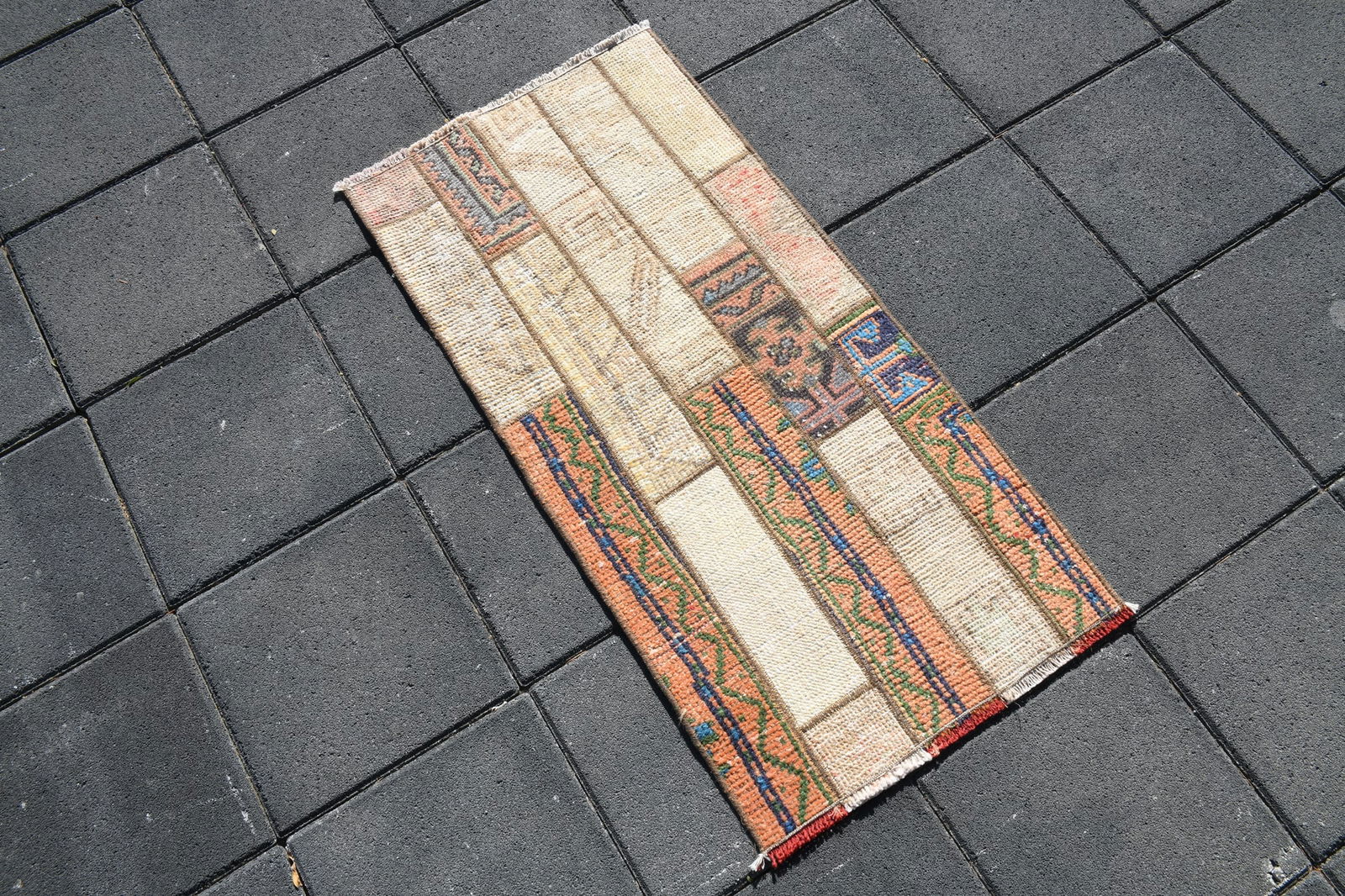 1'7'' x 3'3'' Turkish Vintage Runner Rug - 19092: Title: 1'7'' x 3'3'' Turkish Vintage Runner Rug - 19092 Description:1'7'' x 3'3'' Turkish Vintage Runner Rug - 19092 Origin:Turkiye Date/Period:1960-90 Materials:Wool,Cotton Dimension:1'7''x3'3'' ft,