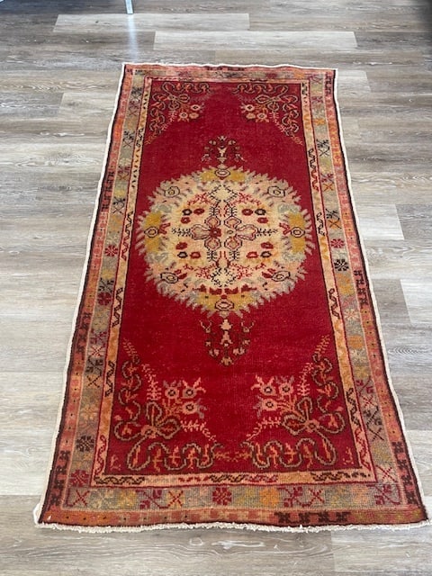Vintage Turkish Ushak Rug-3277: Title:Vintage Turkish Ushak Rug-3277Description:Beautiful antique Turkish Ushak rug from west of Turkey, size 3 ft by 6ft. 2, circa 1950. This rug is in excellent condition with a good pile