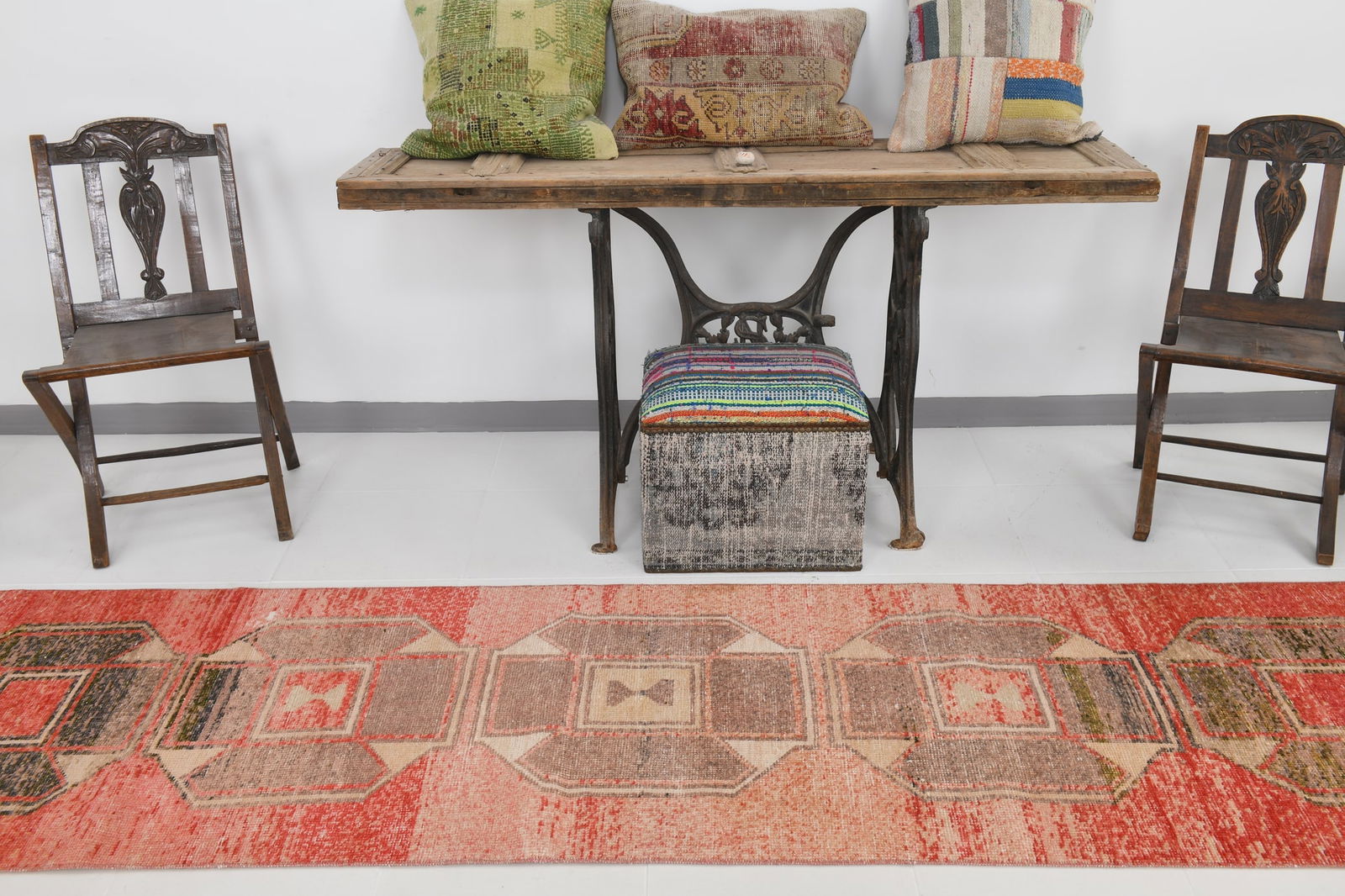 2'7'' x 10'1'' Handmade Vintage Wool Rug - 20304 - 3