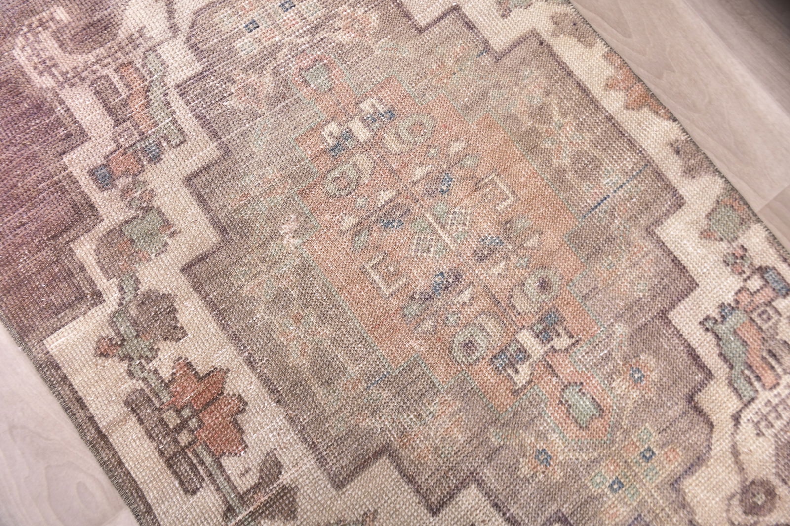 2'3'' x 9'10'' Turkish Vintage Runner Rug - 240431 - 4