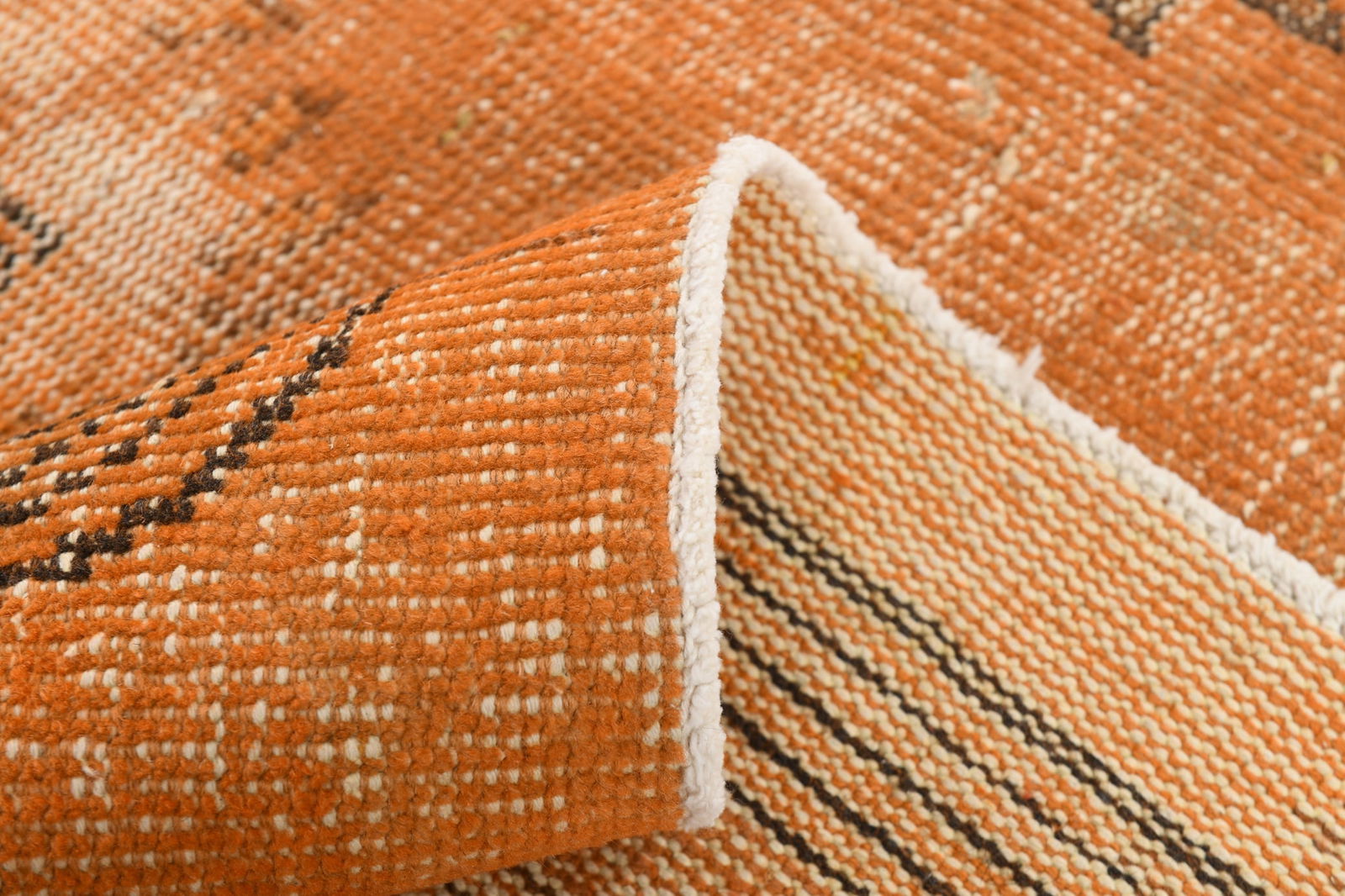 5'10'' x 9'9'' Decorative Vintage Rug - 1969 - 16