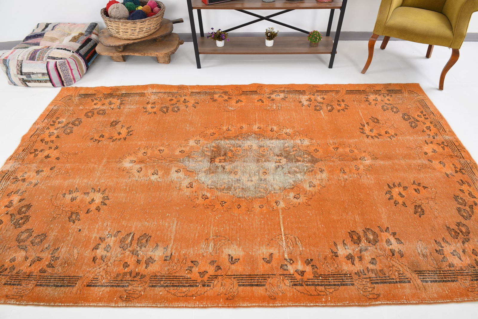 5'10'' x 9'9'' Decorative Vintage Rug - 1969 - 3