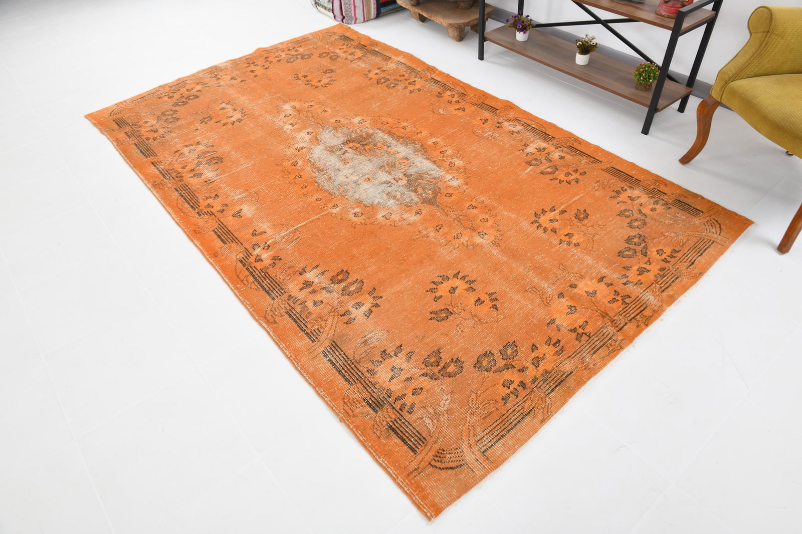 5'10'' x 9'9'' Decorative Vintage Rug - 1969 - 5