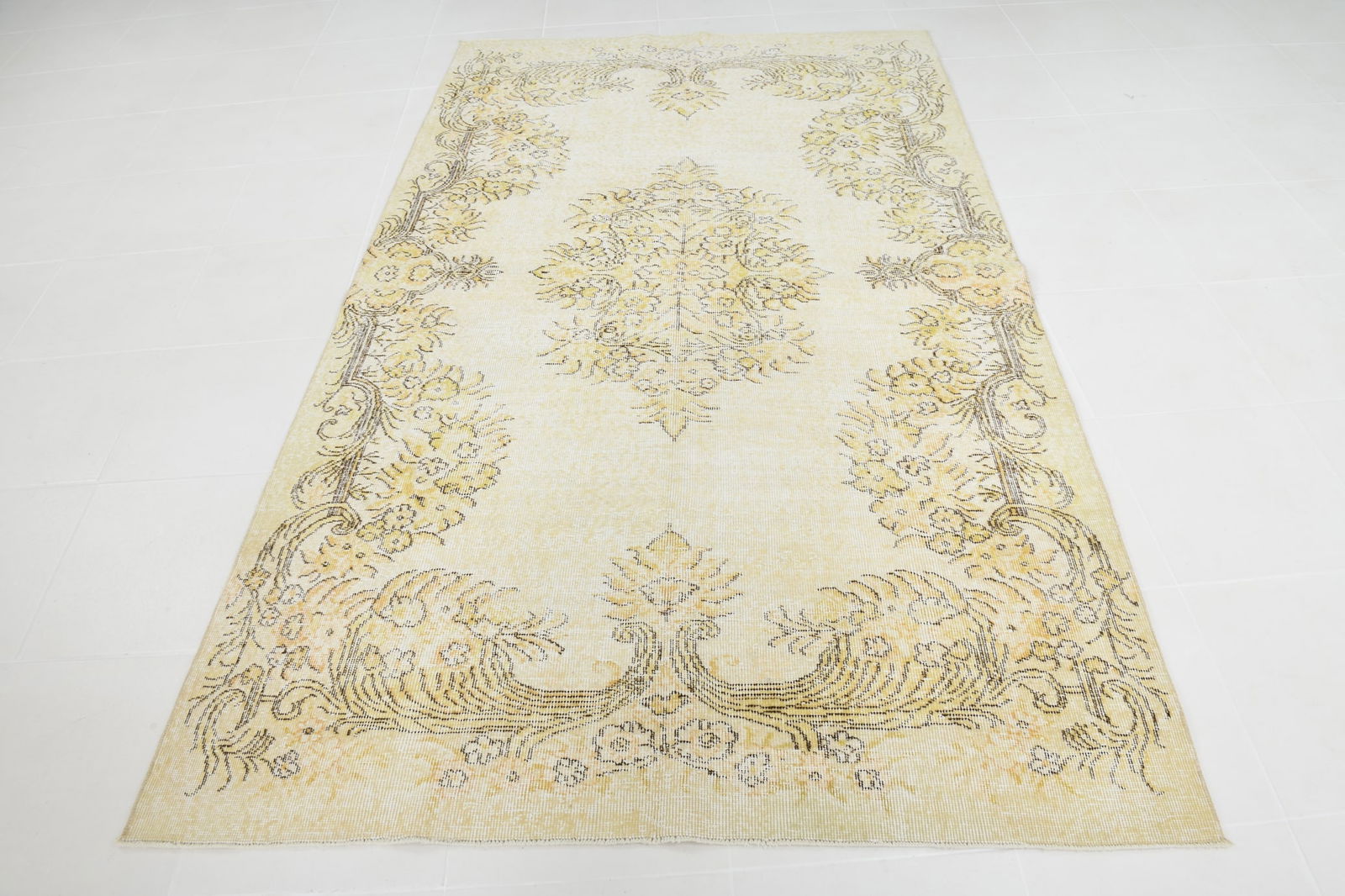 5'3'' x 8'7'' Handmade Vintage Wool Rug - 5548 - 17