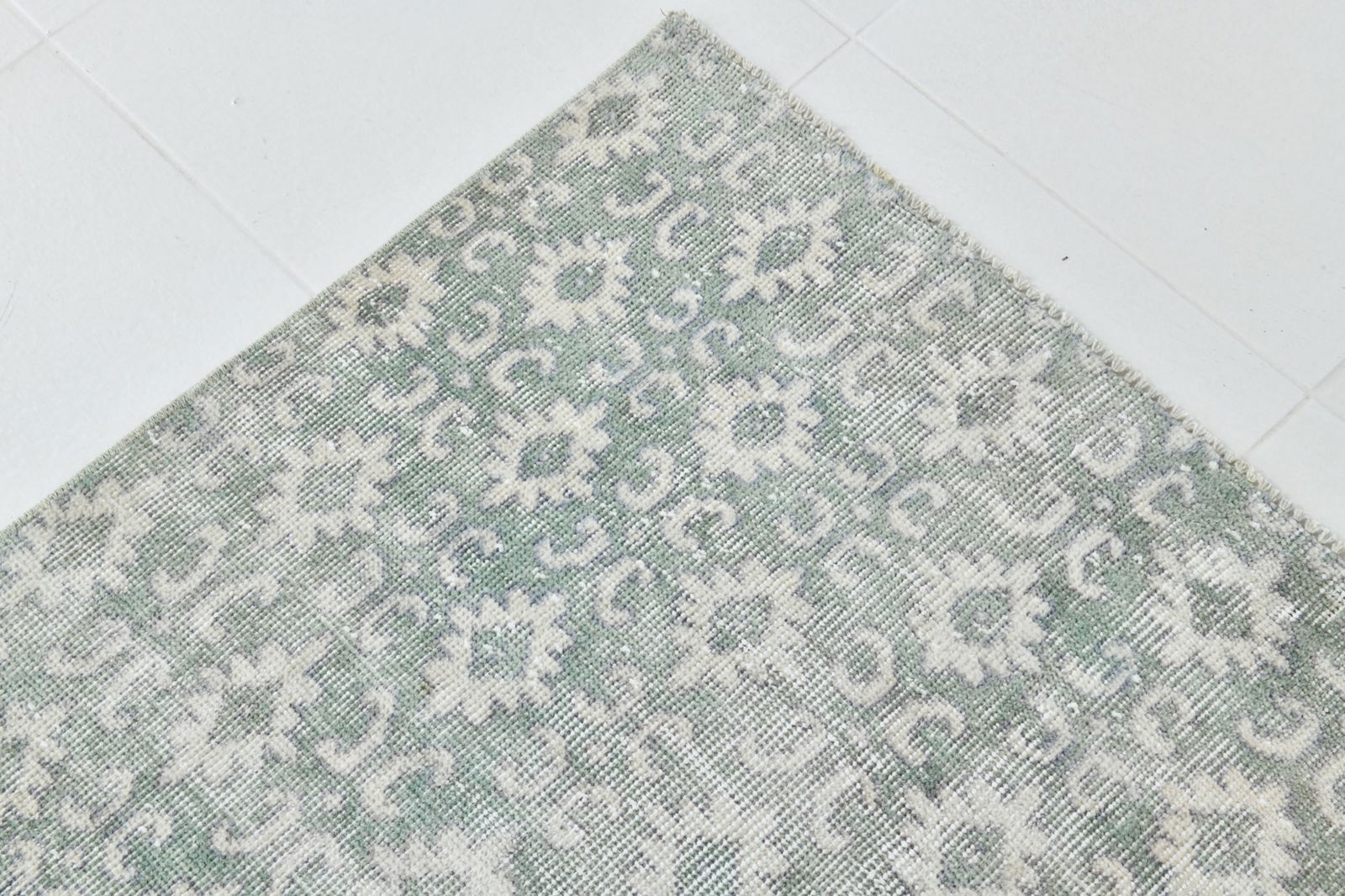 5'4'' x 8'9'' Handmade Vintage Wool Rug - 23033 - 10