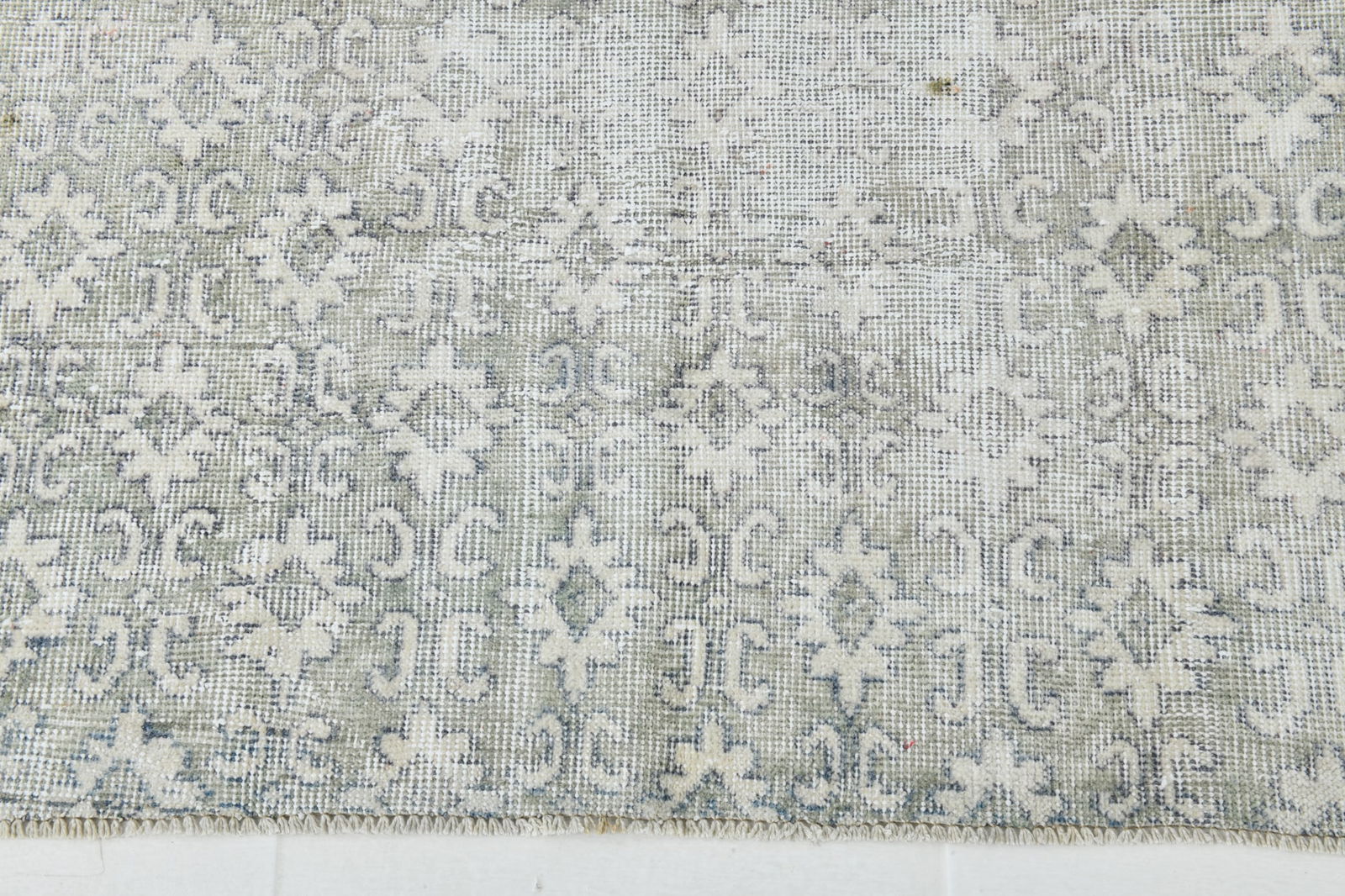 5'4'' x 8'9'' Handmade Vintage Wool Rug - 23033 - 12