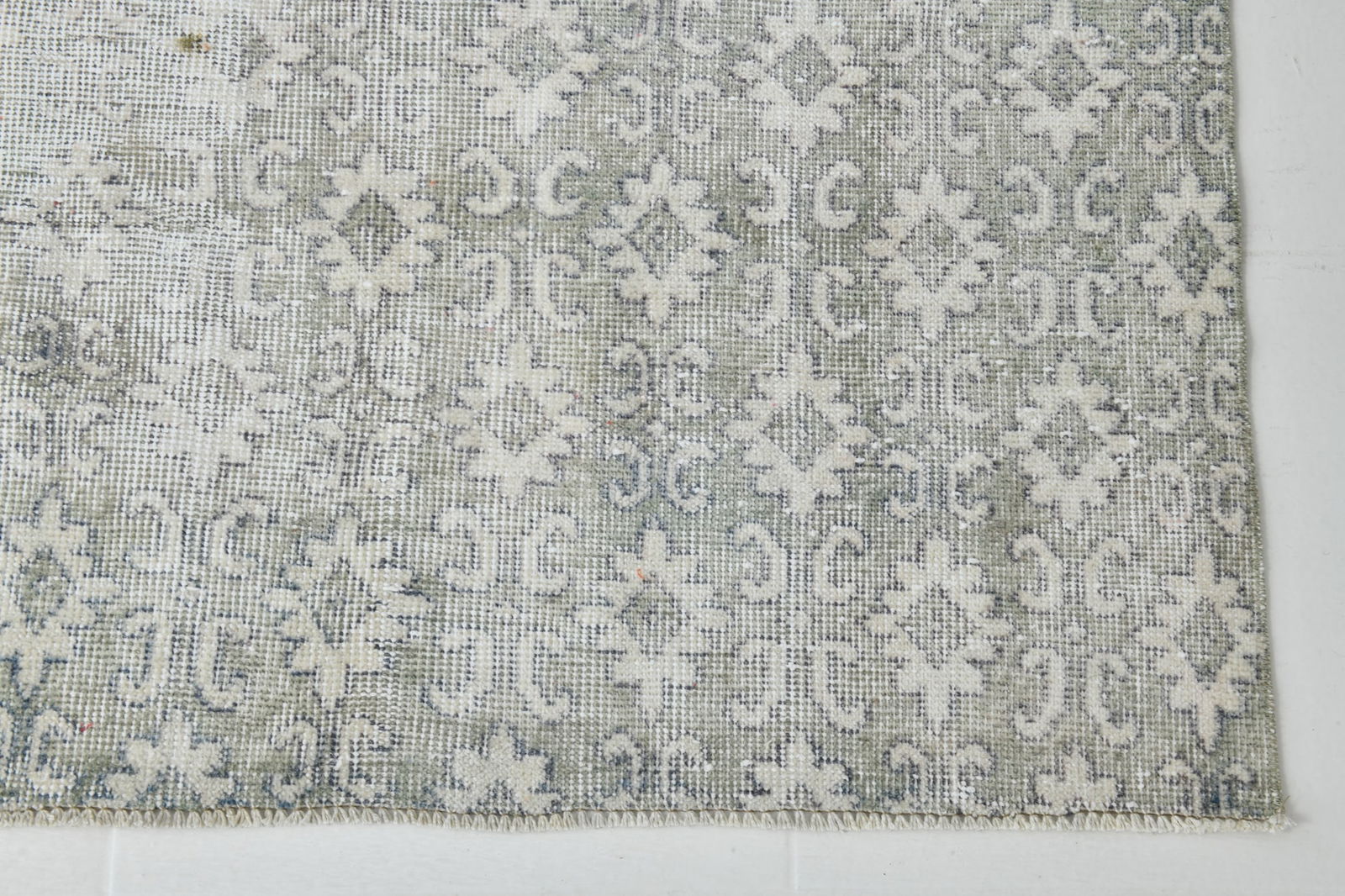 5'4'' x 8'9'' Handmade Vintage Wool Rug - 23033 - 13