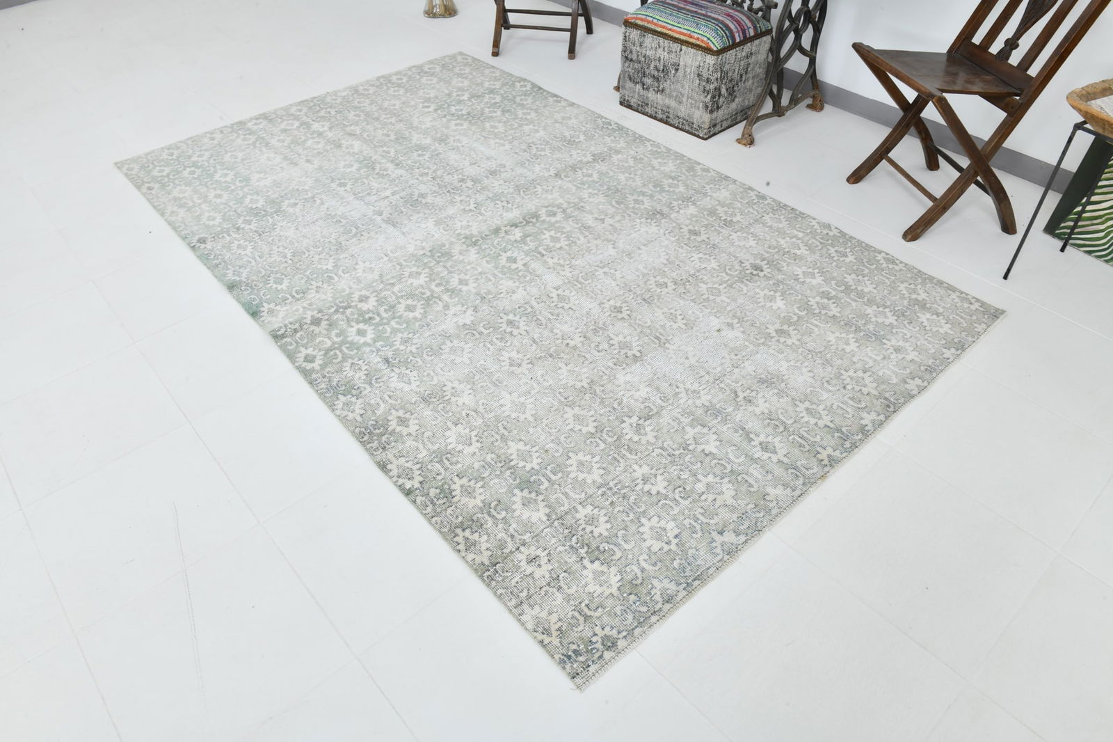 5'4'' x 8'9'' Handmade Vintage Wool Rug - 23033 - 4