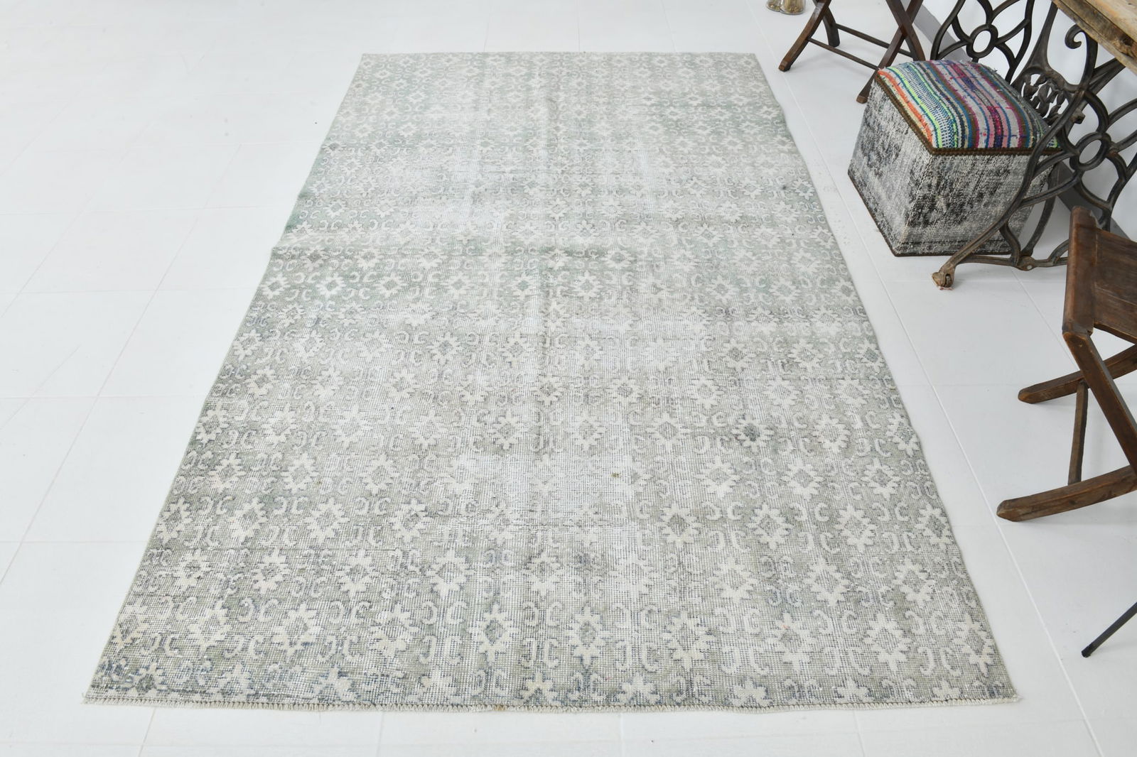 5'4'' x 8'9'' Handmade Vintage Wool Rug - 23033 - 5