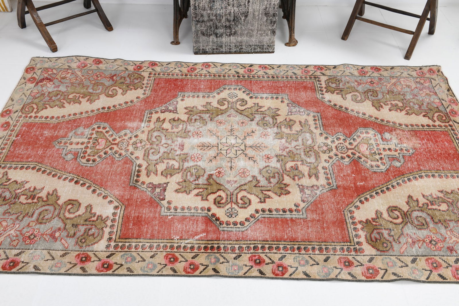 4'4'' x 7'4'' Handmade Vintage Wool Patchwork Rug - 1908 - 3