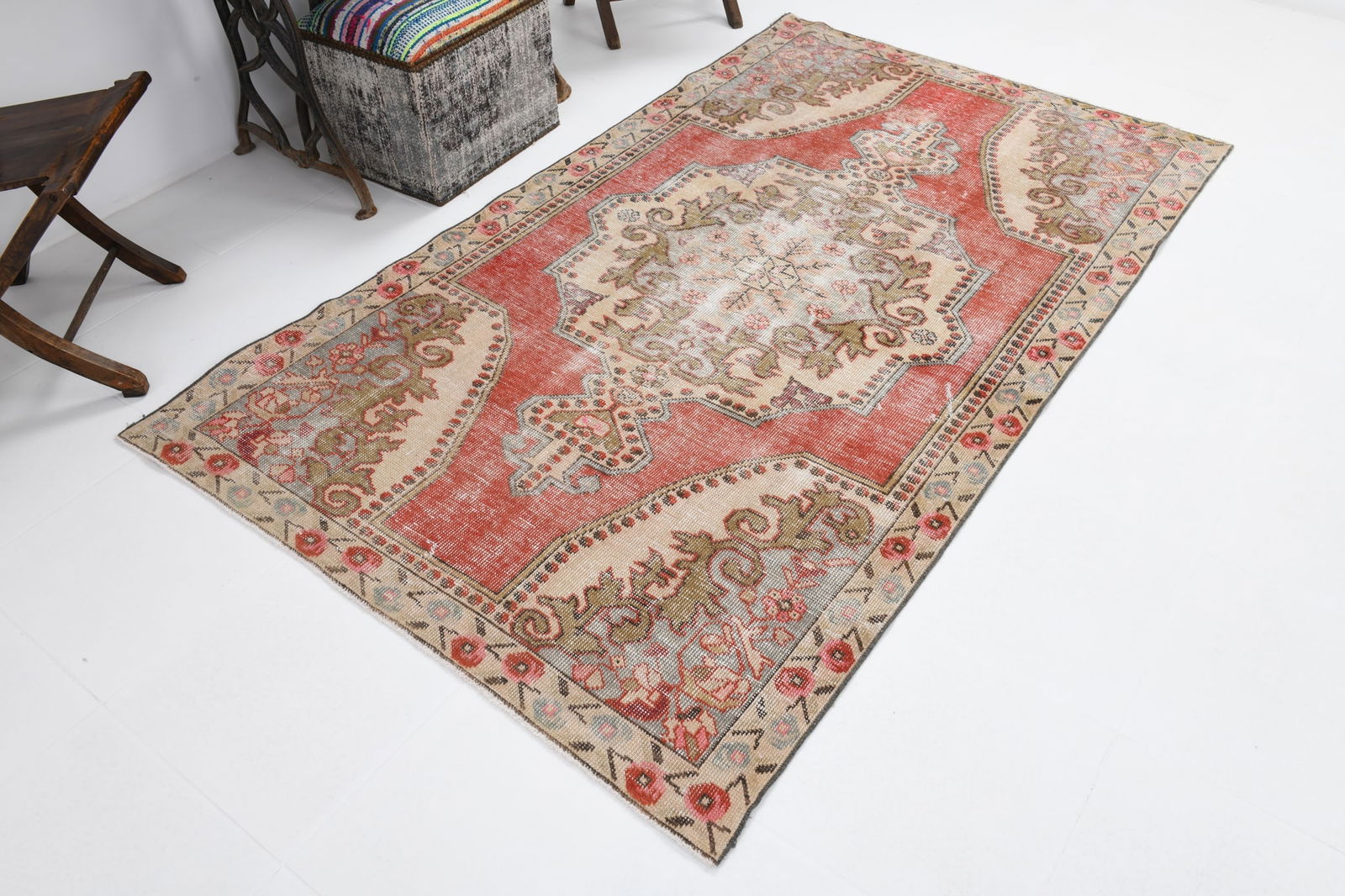 4'4'' x 7'4'' Handmade Vintage Wool Patchwork Rug - 1908 - 4