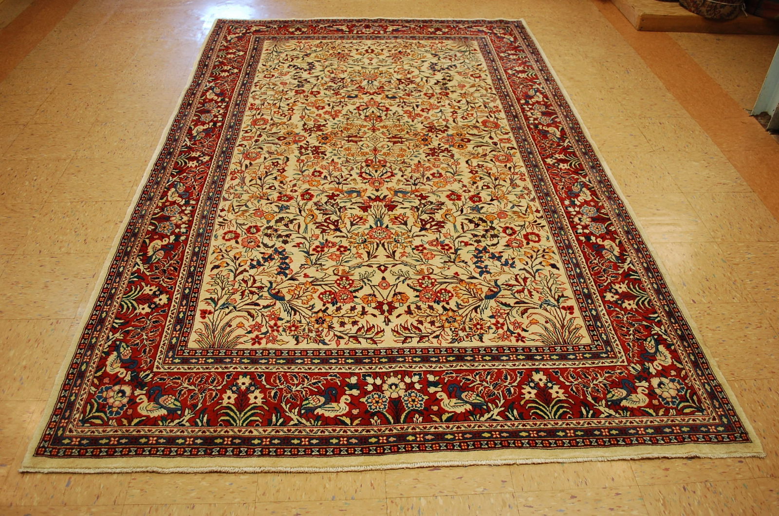 Persian -SARUK ORIENTAL RUG 6'2"x9'9": Title:Persian -SARUK ORIENTAL RUG 6'2"x9'9"Description:BIRDS SUBJECTS DESIGN ROOM SIZE Persian -SARUK ORIENTAL RUG .......HIGH KPSI.........Exact size is 6' 2" x 9' 9"......Ivory Background Red