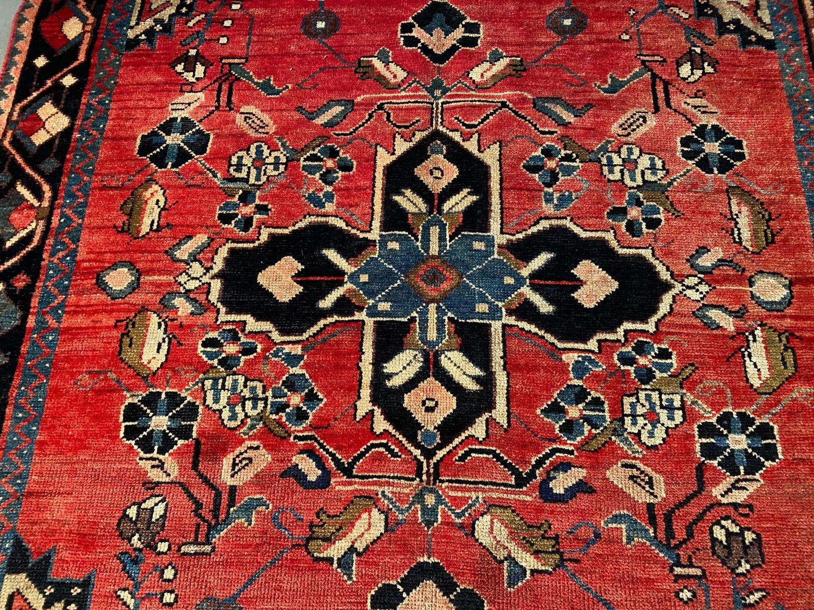 Magnificent Persian Rug 4'.5"x6'.9" - 4