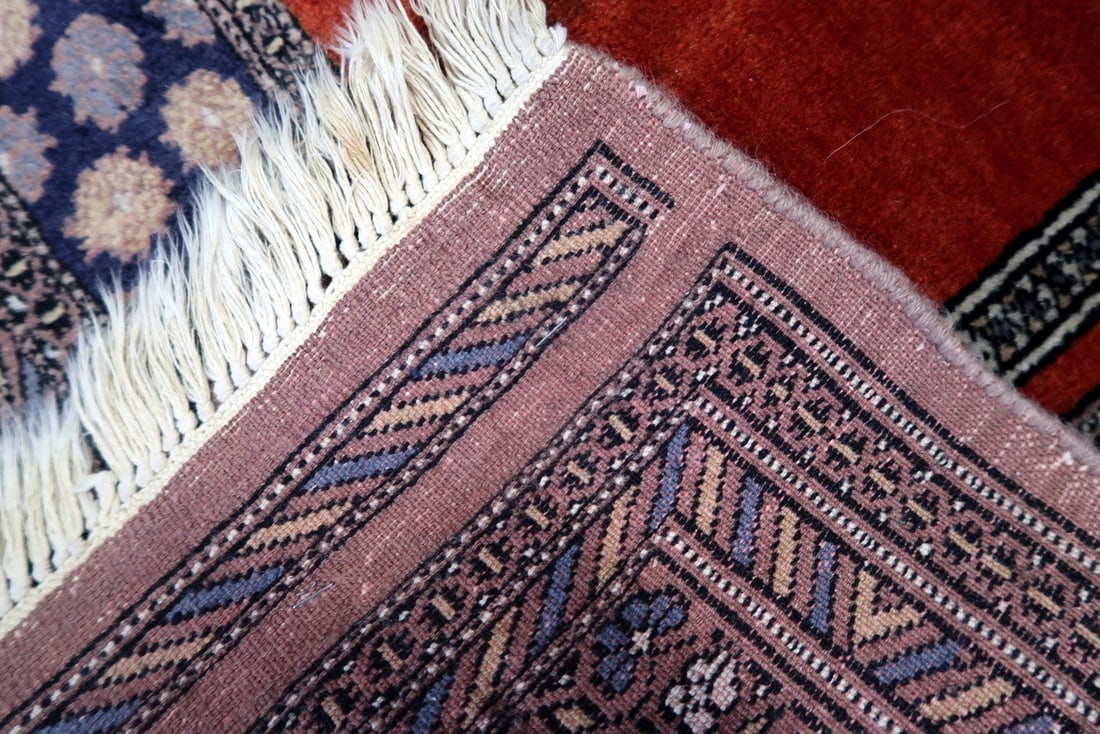 Handmade Vintage Pakistani Lahore Prayer Rug 2.7' x 3.8' (83cm x 116cm), 1970s - 12