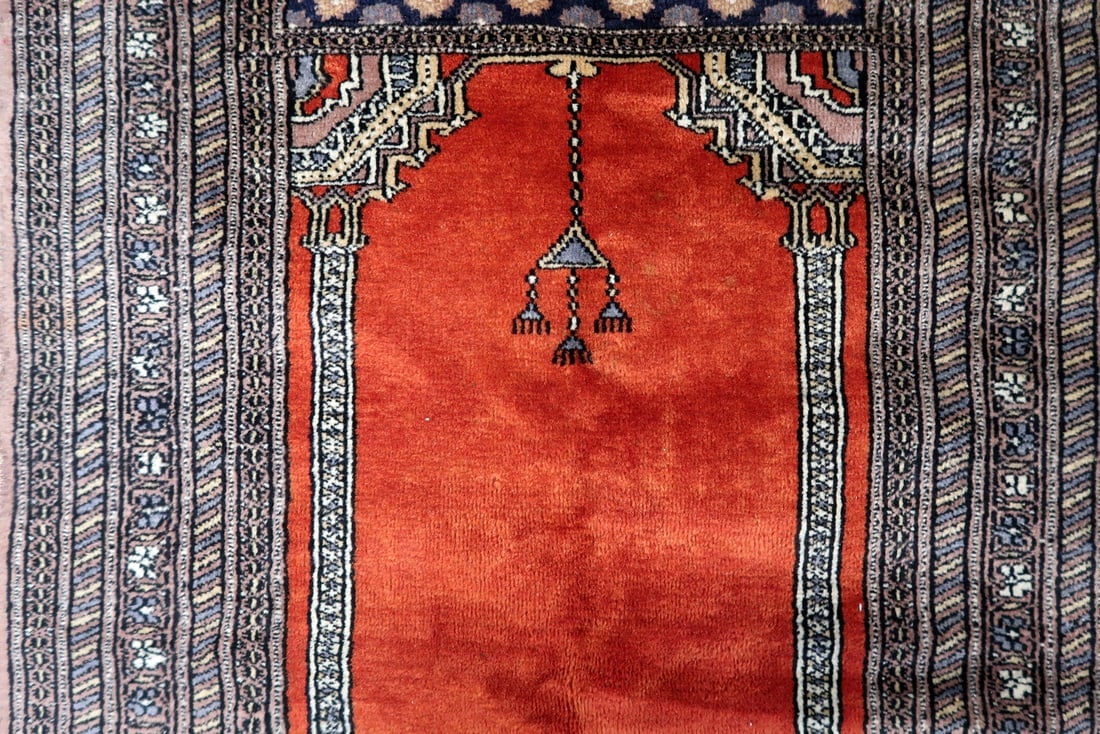 Handmade Vintage Pakistani Lahore Prayer Rug 2.7' x 3.8' (83cm x 116cm), 1970s - 6