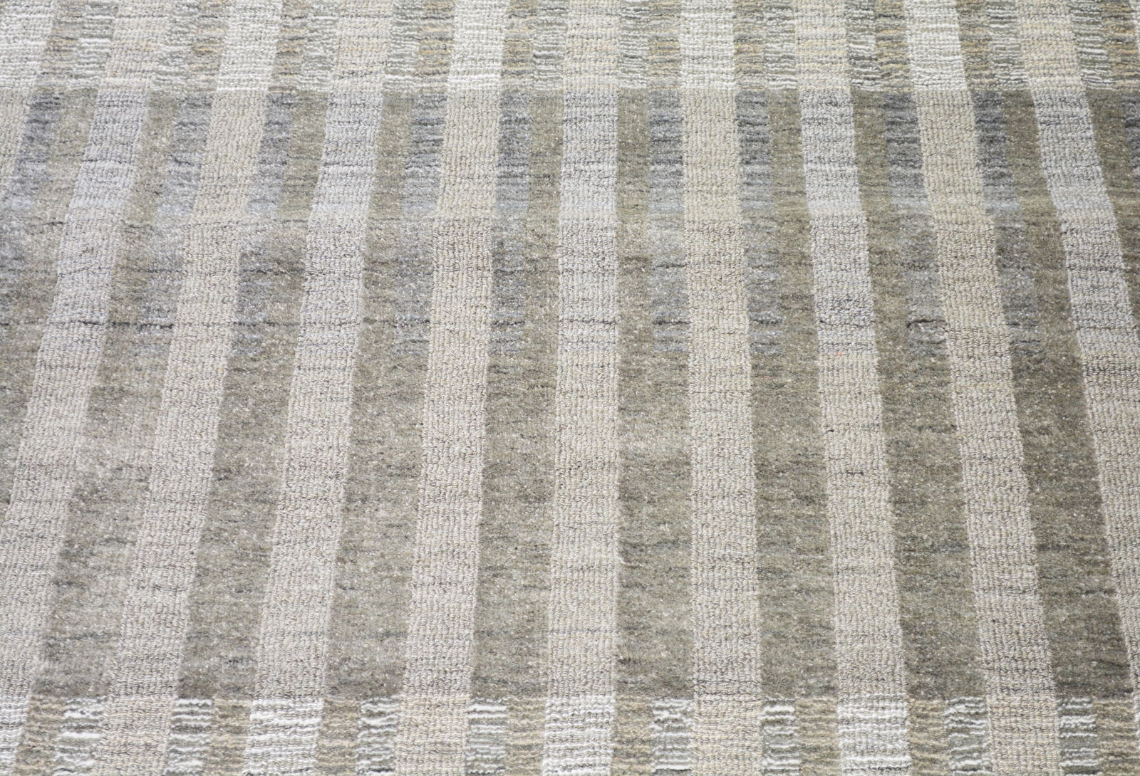 INDIAN HAND KNOTTED WOOL/BAMBOO RUG - 2